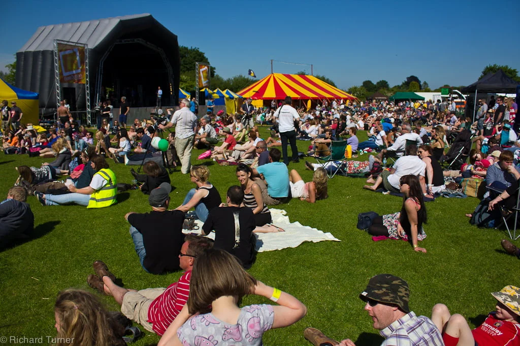guests with their pinic blankets at the festival
