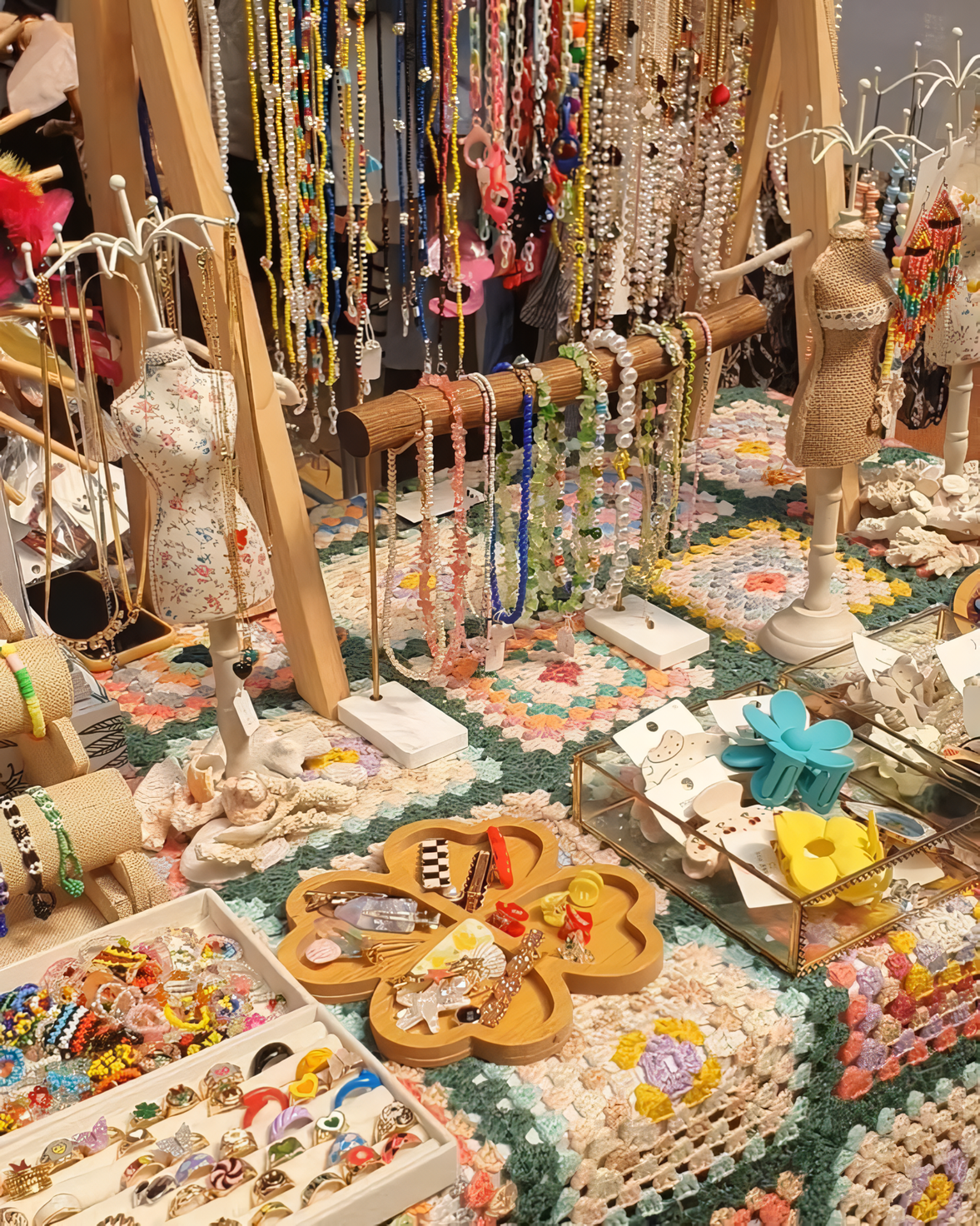 jewelry vendor stand