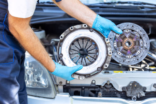 Mechanic holding clutch parts