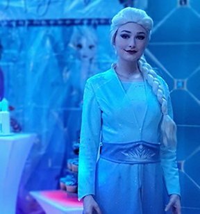 Person dressed up as Elsa