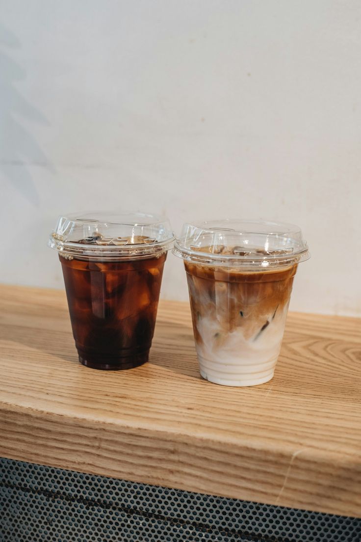 ground and not ground coffee beans in cups